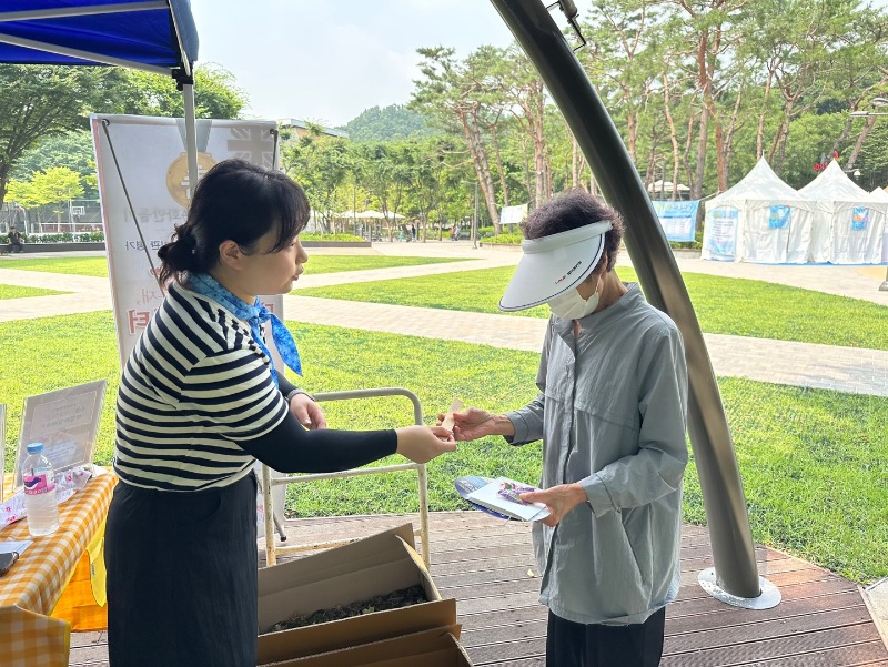 선물전달.jpg