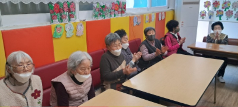 웃음치료3.jpg