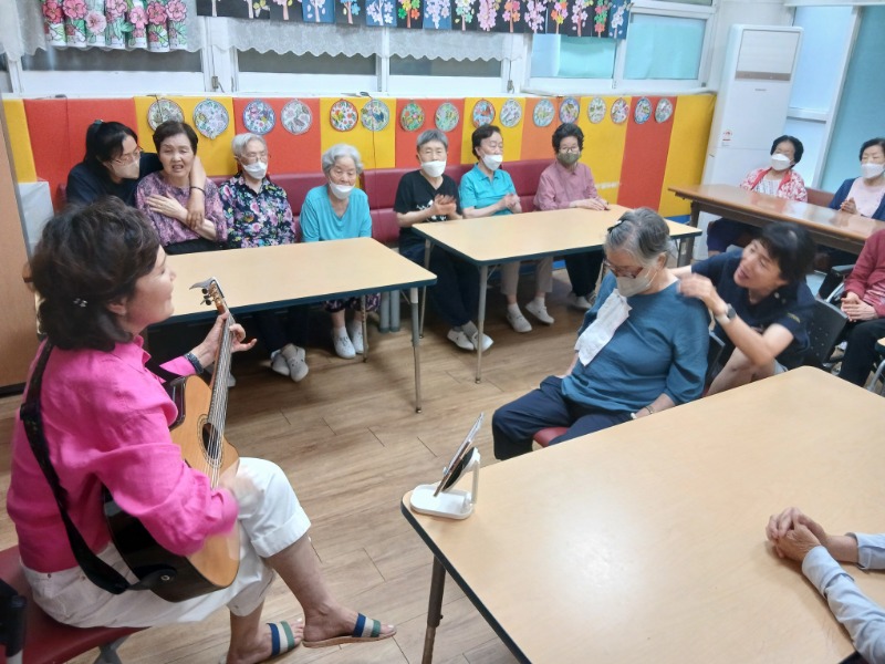 6.25 웃음치료1.jpg