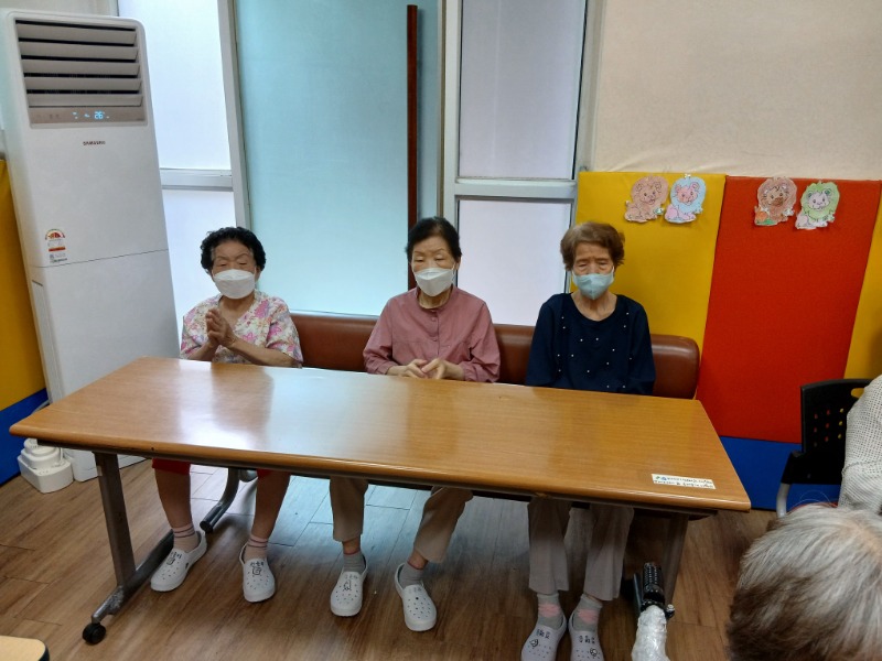 7.2 웃음치료4.jpg
