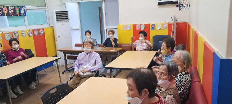 7.4 음악치료3.jpg