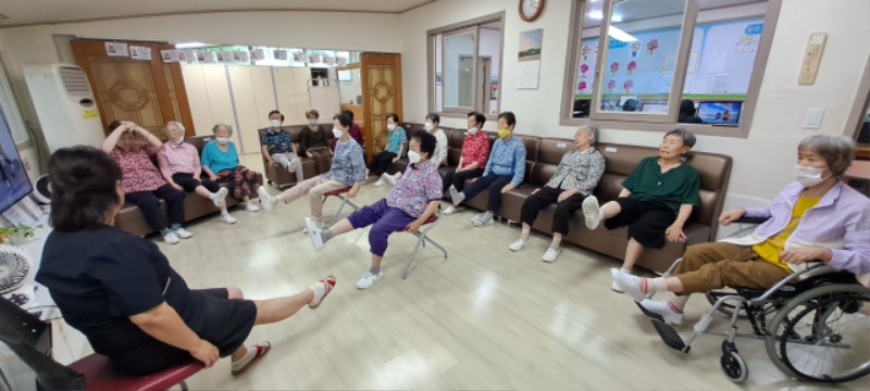 7.9 실버체조1.jpg