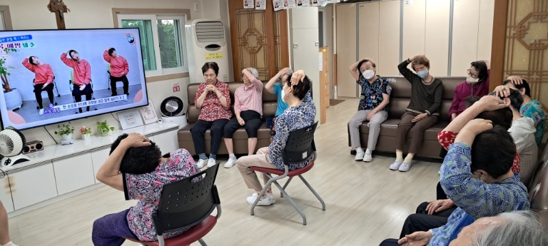 7.9 실버체조3.jpg