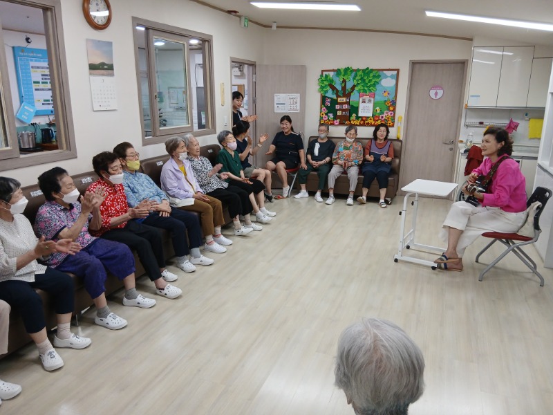 7.9 웃음치료1.jpg