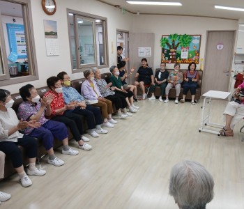 7.9 웃음치료1.jpg