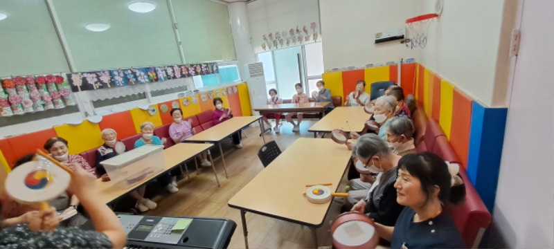 8.1 음악치료1.jpg