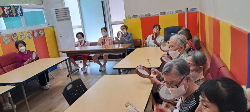 8.1 음악치료3.jpg