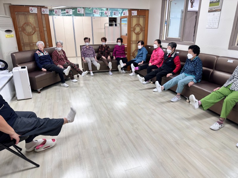 10.1 실버체조3.jpg