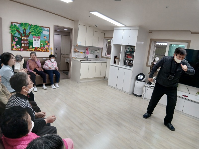 10.22 웃음치료(자원봉사)1.jpg
