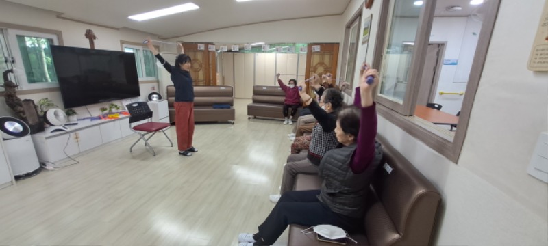 10.25 건강스트레칭3.jpg