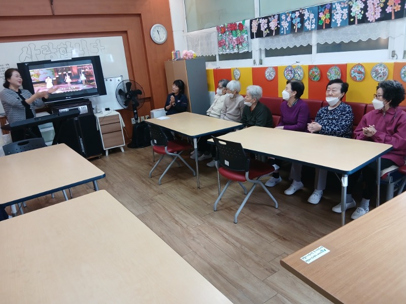 10.24 음악치료2.jpg