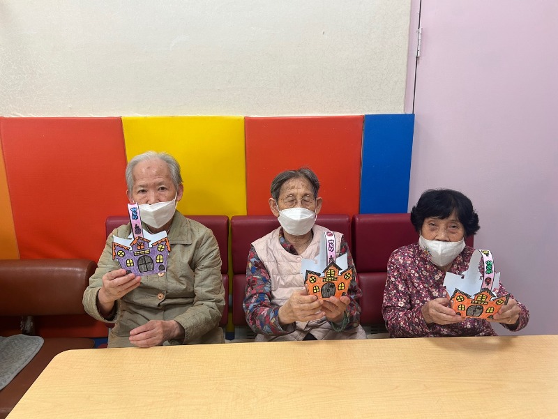10.30 미술치료5.jpg