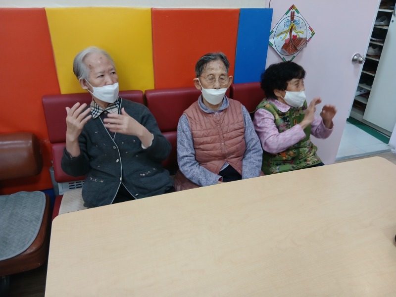 11.21 음악치료3.jpg