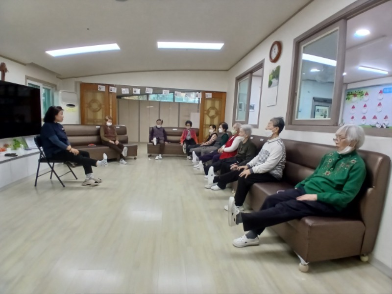 11.29 건강스트레칭3.jpg