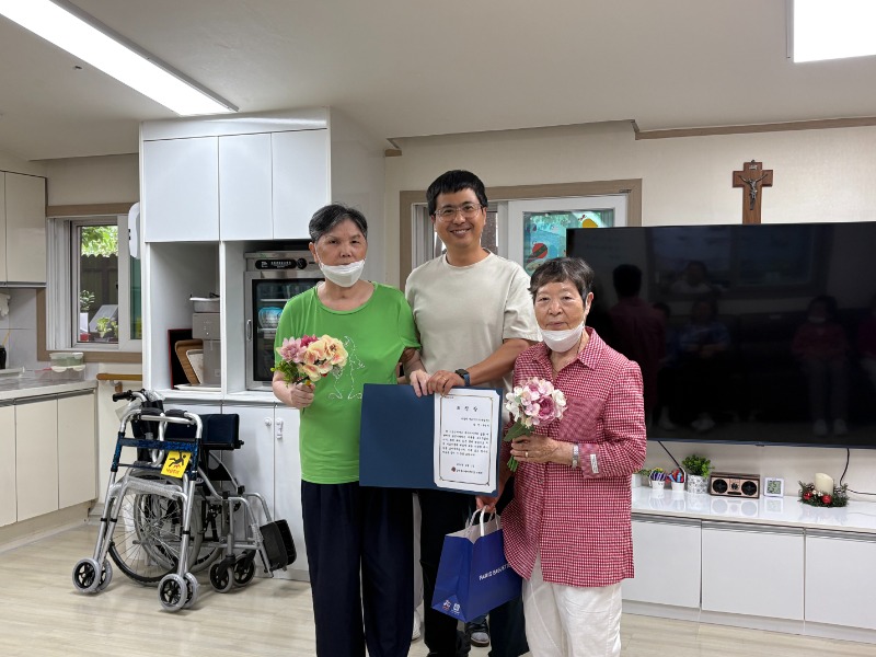 6.1 이달의 어르신상 수상1.jpg